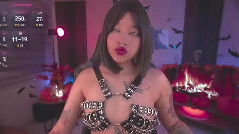 Snapshot of violette_clerk1 chatting on 25, 10, 2025 JULIE UWU online show from 25, 10, 2025