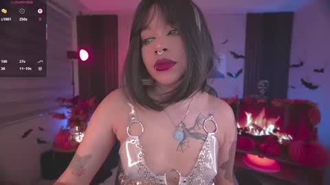 Snapshot of violette_clerk1 chatting on 27, 10, 2025 JULIE UWU online show from 27, 10, 2025