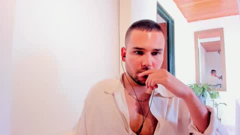 Vito Ferrer online show from 8, 3, 2025