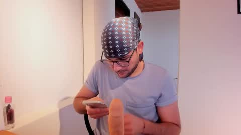 Vito Ferrer online show from 18, 10, 2025