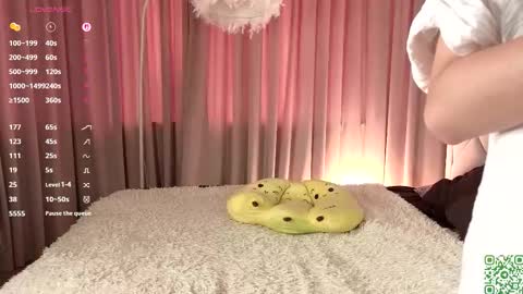 Snapshot of vivi_ennes chatting on 5, 11, 2025 You like my friends can call me LUNA This is my first day here online show from 5, 11, 2025