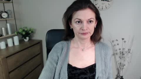 Vivian online show from 10, 1, 2025