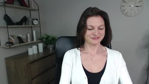 Vivian online show from 28, 2, 2025