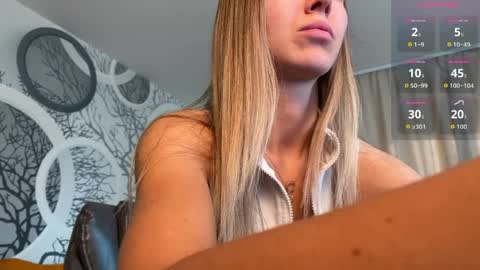 Snapshot of vivian_evans_ chatting on 9, 5, 2026 Vivian Evans online show from 9, 5, 2026
