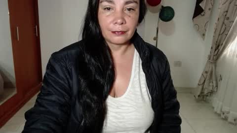 vivian_milf_paint online show from 26, 10, 2025