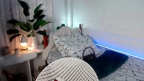 Vivian online show from 5, 2, 2025