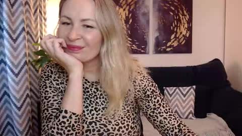 Vivian online show from 8, 9, 2025