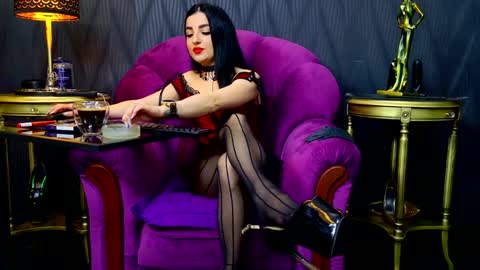 Snapshot of vivianreeve chatting on 17, 12, 2024 Vivian Reeve online show from 17, 12, 2024