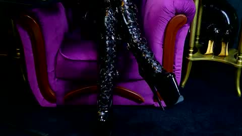 Snapshot of vivianreeve chatting on 30, 10, 2025 Vivian Reeve online show from 30, 10, 2025