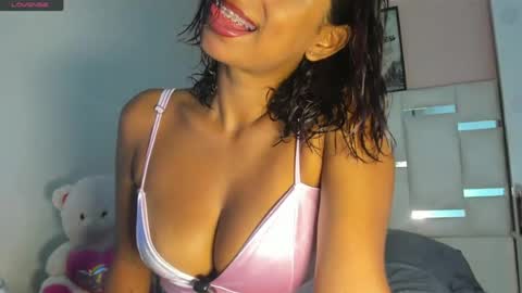 Snapshot of vivibless chatting on 12, 6, 2026 vivi online show from 12, 6, 2026