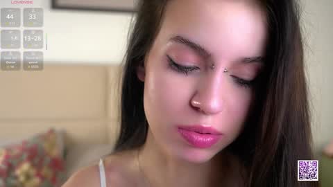 Nelly and Mari online show from 2, 12, 2025