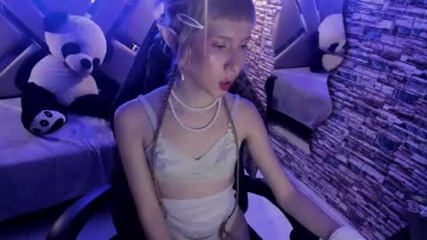 vivienne hadid online show from 17, 7, 2026