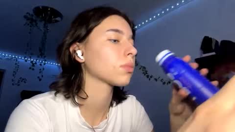 Snapshot of viviennebreihan chatting on 3, 12, 2025 Vivi online show from 3, 12, 2025