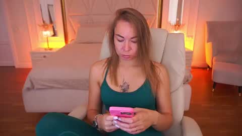 Snapshot of vixenmuse chatting on 20, 7, 2026 Ur Lady online show from 20, 7, 2026