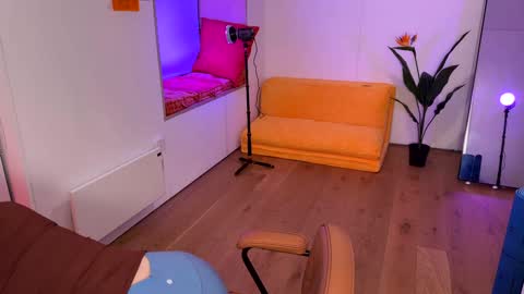 Snapshot of vixenp chatting on 8, 2, 2025 Polly Online mostly at 9pm-2am UK Time online show from 8, 2, 2025