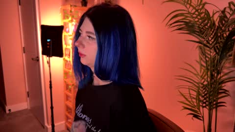 Polly  Online mostly at 9pm-2am UK Time online show from 15, 1, 2026