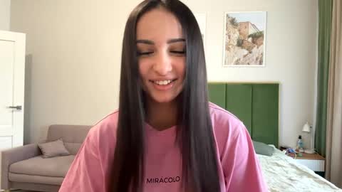 Snapshot of vixy_luna chatting on 28, 4, 2026 Miss Mia online show from 28, 4, 2026
