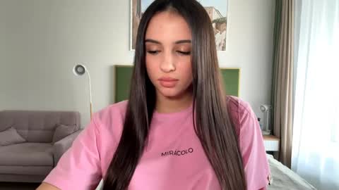 Snapshot of vixy_luna chatting on 27, 5, 2026 Miss Mia online show from 27, 5, 2026