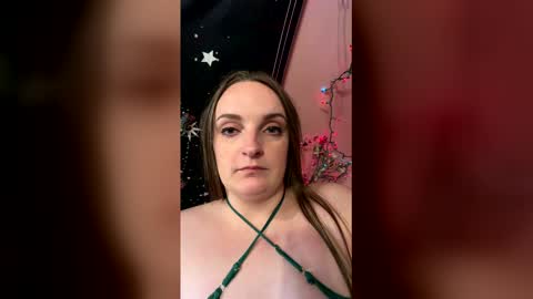Snapshot of vylet_grace chatting on 4, 4, 2026 vylet_grace online show from 4, 4, 2026