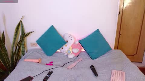 Snapshot of w_kittycat chatting on 21, 11, 2025 kitty SUPORT ME AND MY BABY SINGLE MOMY online show from 21, 11, 2025