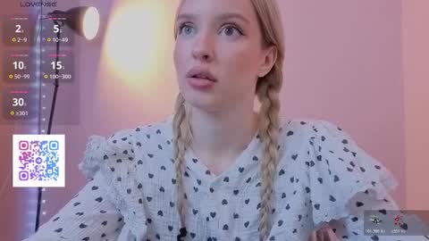 Snapshot of w_olivia_w chatting on 14, 11, 2025 Olivia online show from 14, 11, 2025