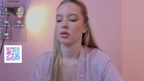 Snapshot of w_olivia_w chatting on 30, 11, 2025 Olivia online show from 30, 11, 2025