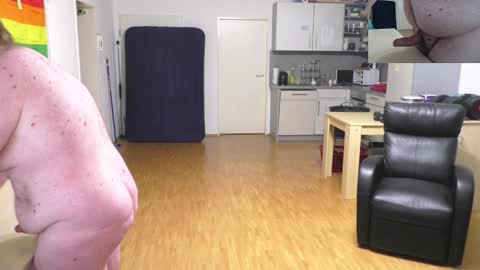 Snapshot of waldw123 chatting on 18, 12, 2025 Yarlim online show from 18, 12, 2025