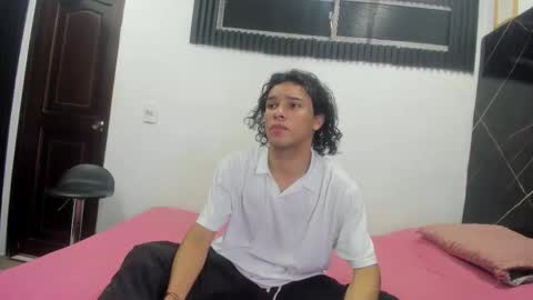 Snapshot of wallis_ chatting on 3, 12, 2025 wallis_ online show from 3, 12, 2025