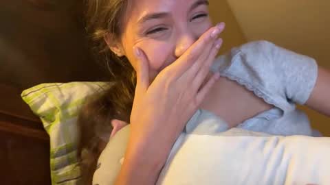 Wendy. Hello Honeys Ill see you 2nd 5th 7th this week love you3 online show from 12, 9, 2025