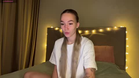 Snapshot of watergirl_ chatting on 25, 12, 2024 Im saving up for a new car help me online show from 25, 12, 2024