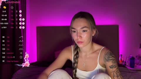 Snapshot of watergirl_ chatting on 30, 11, 2025 Im saving up for a new car help me online show from 30, 11, 2025