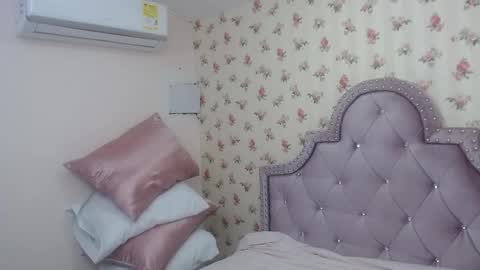 Milf Latina online show from 14, 3, 2026