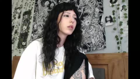 Snapshot of wavy_nights chatting on 28, 5, 2026 Mina online show from 28, 5, 2026