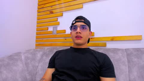 Snapshot of web_gammer_ chatting on 24, 9, 2025 Jhonny Dick his neighbors. online show from 24, 9, 2025