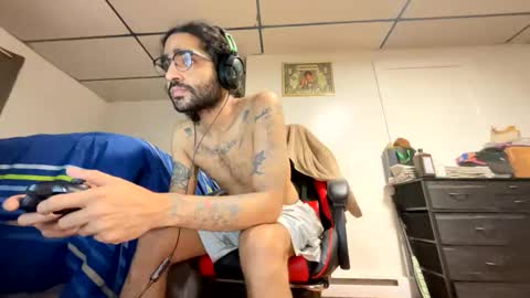 Snapshot of webthrow chatting on 7, 10, 2025 ShootingWebs online show from 7, 10, 2025