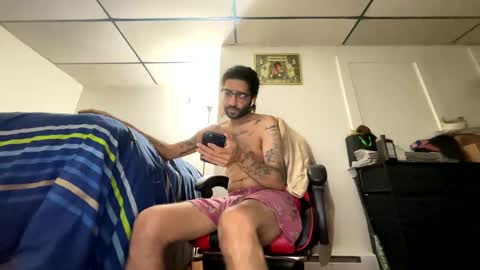 Snapshot of webthrow chatting on 8, 10, 2025 ShootingWebs online show from 8, 10, 2025