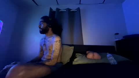 Snapshot of webthrow chatting on 14, 11, 2025 ShootingWebs online show from 14, 11, 2025