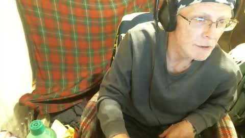 Snapshot of wellhung696969 chatting on 8, 6, 2026 WOMEN MAKE MY COCK THROB online show from 8, 6, 2026