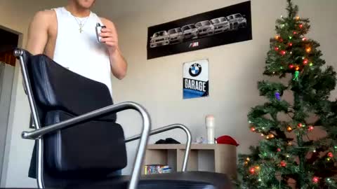 Snapshot of wentbrokeonstrippers chatting on 4, 12, 2024 Topjitt online show from 4, 12, 2024