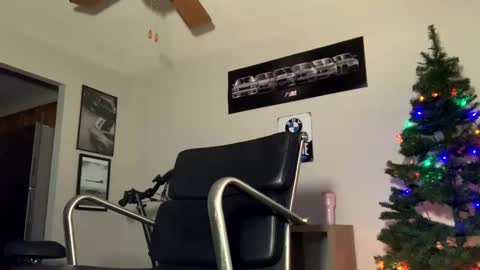 Snapshot of wentbrokeonstrippers chatting on 3, 1, 2025 Topjitt online show from 3, 1, 2025