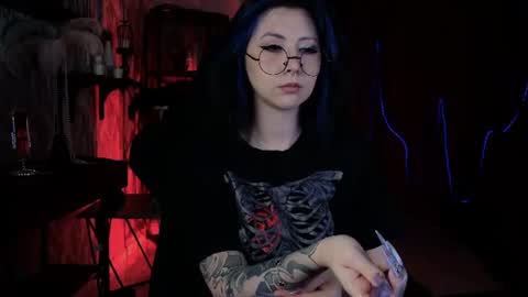 little girl who is always rightLisa online show from 11, 6, 2026