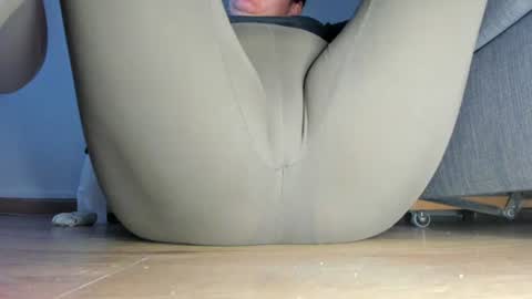wet_pants2022 online show from 25, 7, 2026