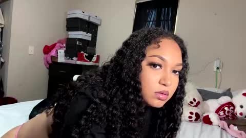 Snapshot of wetcreamerr chatting on 31, 12, 2024 SheSquirts online show from 31, 12, 2024