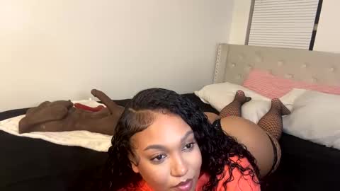 Snapshot of wetcreamerr chatting on 12, 10, 2025 SheSquirts online show from 12, 10, 2025