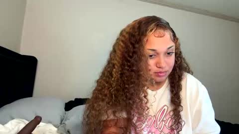 Snapshot of wetcreamerr chatting on 4, 4, 2026 SheSquirts online show from 4, 4, 2026