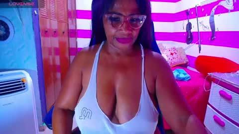 Snapshot of wethotass chatting on 2, 2, 2025 gina online show from 2, 2, 2025