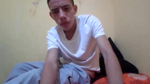 Snapshot of white_boy84723 chatting on 29, 11, 2025 white boy online show from 29, 11, 2025