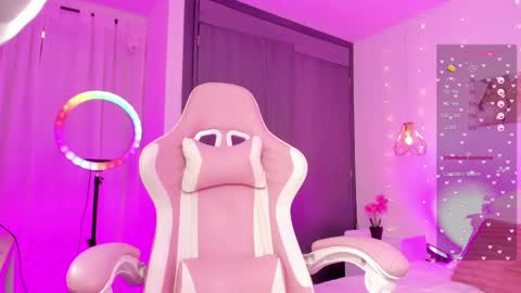 Snapshot of whiteatenea chatting on 6, 2, 2025 whiteatenea online show from 6, 2, 2025