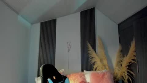 Snapshot of whiteatenea chatting on 27, 10, 2025 whiteatenea online show from 27, 10, 2025