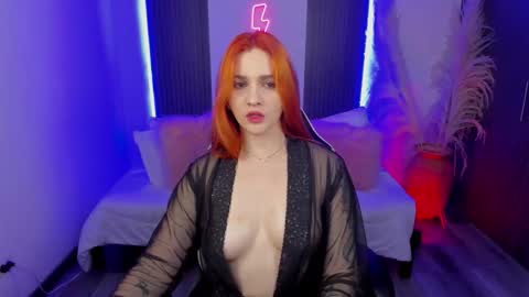Snapshot of whiteatenea chatting on 17, 11, 2025 whiteatenea online show from 17, 11, 2025